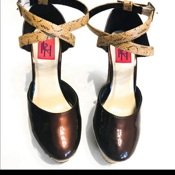 Maroon Snakeskin Platform Chunky Heels - Picture 5 of 5